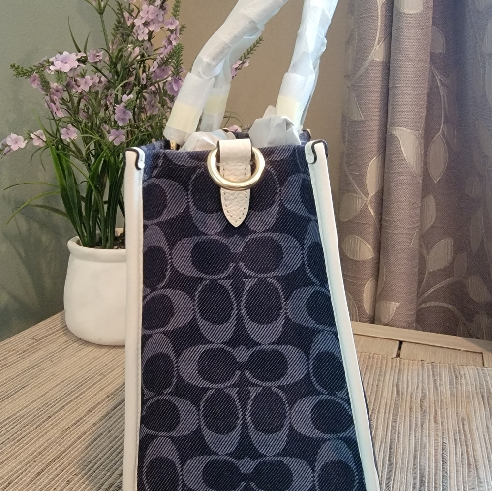 Coach Dempsey Carryall In Signature Jacquard With Coach Patch - Picture 10 of 14